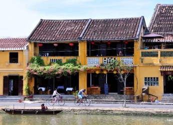 ハロン湾チャ‐タ-クル-ズと　グエン朝王国　古都フエ・ホイアン5日間