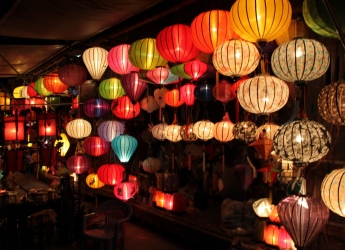 ランタン製作体験・ホイアンライトアップ観光