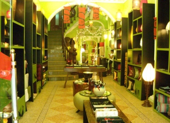 ショッピングとANNAM PALOURにてベトナムのコーヒーを楽しみます。