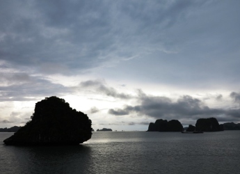 HÀ NỘI – HẠ LONG – CÁT BÀ 4 NGÀY 3 ĐÊM ( NGỦ ĐÊM TÀU EMOTION)