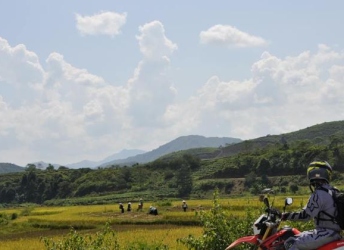 LIVE AND DRIVE A MOTORBIKE ACROSS VIETNAM ON HO CHI MINH TRAIL 
