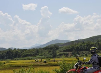LIVE AND DRIVE A MOTORBIKE ACROSS VIETNAM ON HO CHI MINH TRAIL 