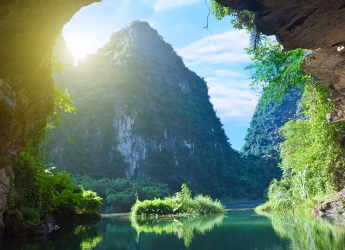 Hanoi - Halong - Trang An - Hue - Hoi An